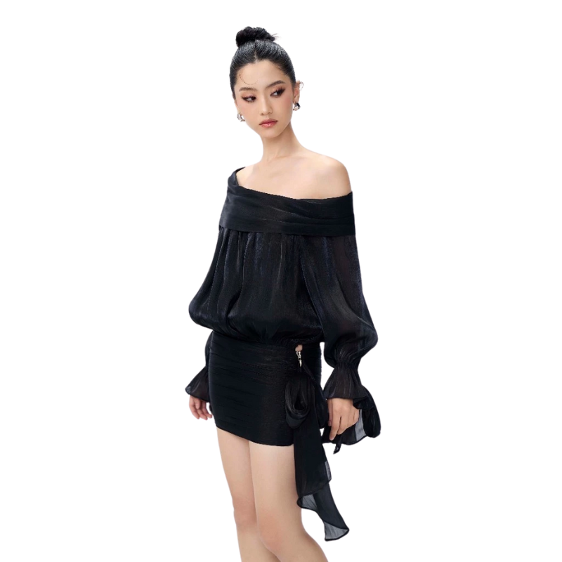 RECHIC Đầm ngắn Larita dáng trễ xéo vai phối tua rua tà sang trọng cá tính