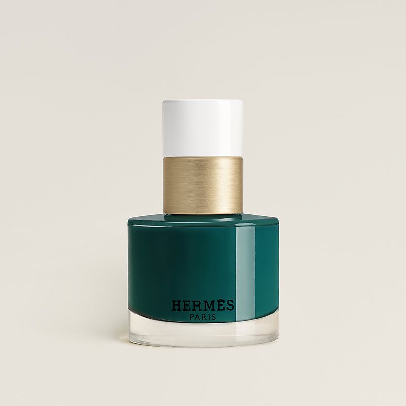 les-mains-hermes-nail-enamel-vert-ecossais--60301VV091-worn-1-0-0-800-800_g.jpg