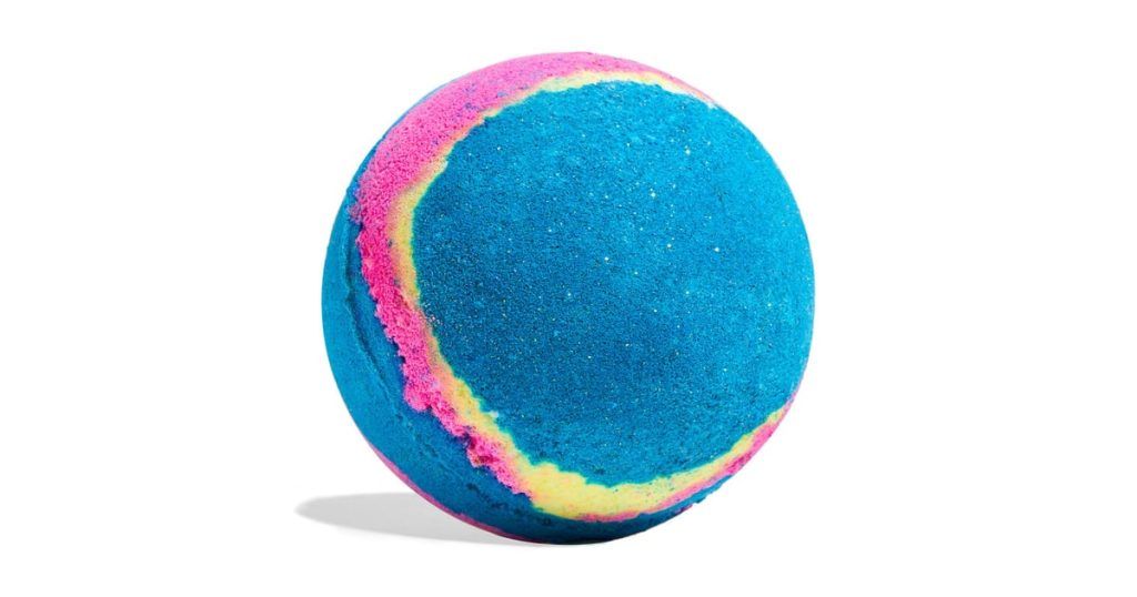 thu-gian-voi-Lush-Intergalactic-Bath-Bomb-1024x538.jpg